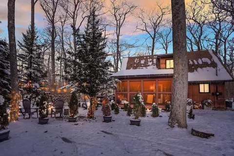 Private Hot Tub & Game Room: Pocono Family Cabin!