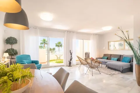 Calahonda Elegance With Pool And Sea View