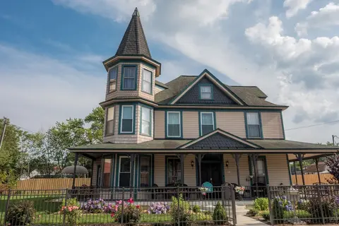 Dennison Street Inn Bed & Breakfast