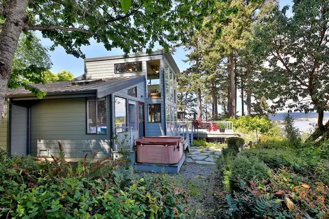 Days and Waves Beachhouse