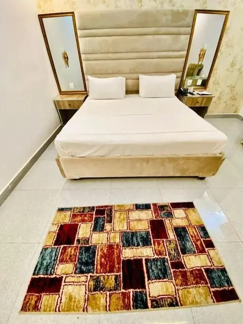 Nishaz Hotel & Suites