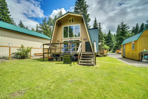 Creek & Lake Access at Cabin Near Cle Elum!