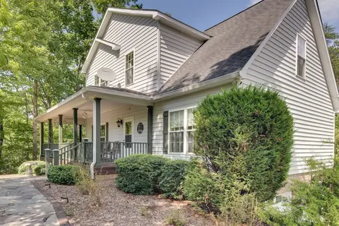 Lake Lure Home w/ Beach Access, Near Chimney Rock!
