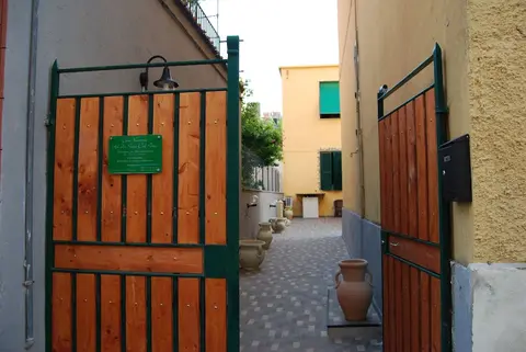 Guesthouse outside the Port