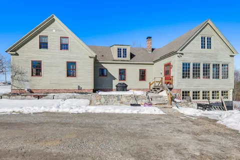 Charming Lovell Farmhouse - 17 Acres w/ Mtn Views!