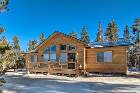 Quiet Mtn Cabin w/ Deck < 5 Mi to Fairplay Beach!