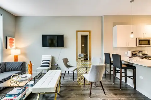 Sophisticated River West 2 Bedroom - Near the L 2 Apts