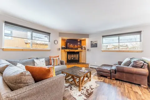 12 North Side Circle