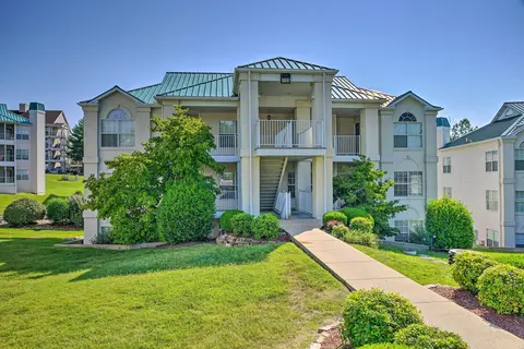Family Condo w/ Pool Access, Near Table Rock Lake!
