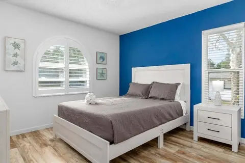 Spring Hill, 4 Bedroom, Pool & Golf Course!