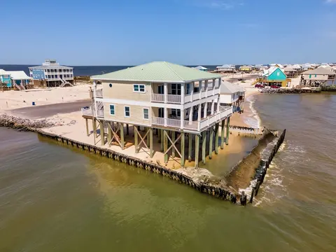 Shamrock Shores - Gulf Front West End Pet Friendly Property With Room For Everyone. 3 Master Suites! 6 Bedroom Home by RedAwning