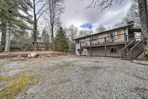 'stonewood Lodge' Home w/ Deck in Glenville!