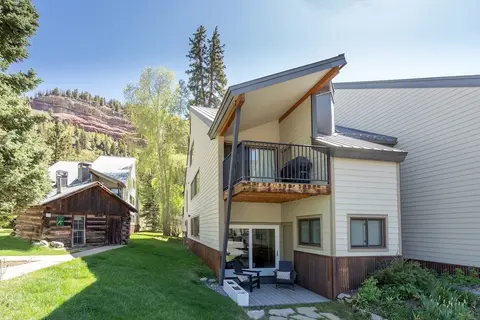 Valley Floor Dream W/ Fireplace Year-round Trail Access, 3 Min To Town 2 Bedroom Condo by RedAwning