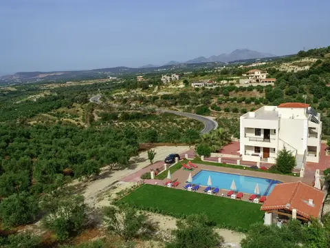 Family Friendly Villa Private Pool, Children's Play Area, Bbq, Spacious Garden, Near Beach