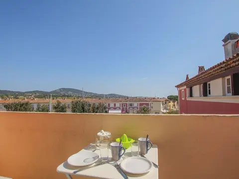 Comfortable Holiday Home Near the Beach