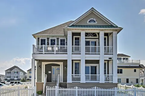 Idyllic Oceanfront Home on Atlantic City Boardwalk
