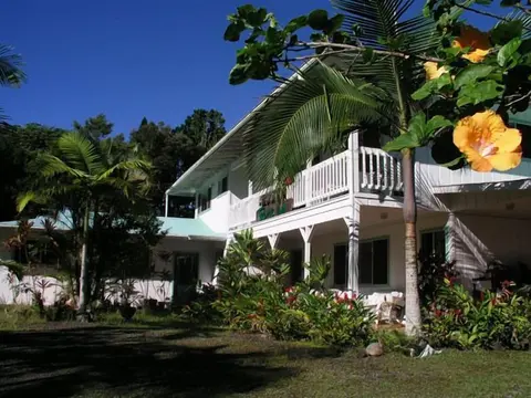 Lava Tree Tropic Inn