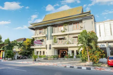OYO 3819 Hotel Winotosastro