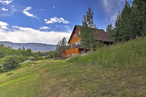 Hot Tub + Mtn Views: Gore Pass Kremmling Cabin