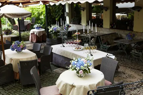Dona Hotel