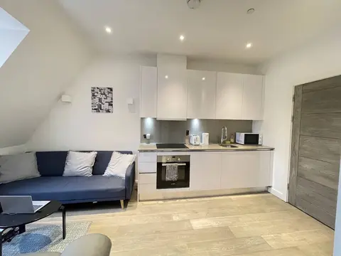 Remarkable 1-bed Apartment in Slough