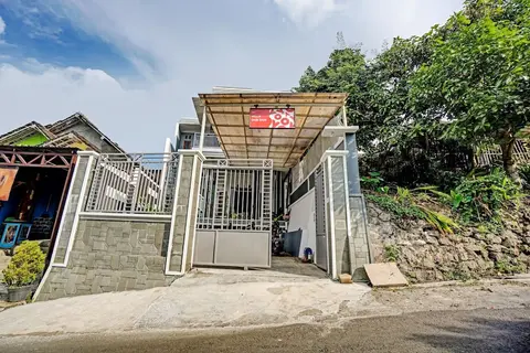 OYO Life 90472 Villa Dua Dua