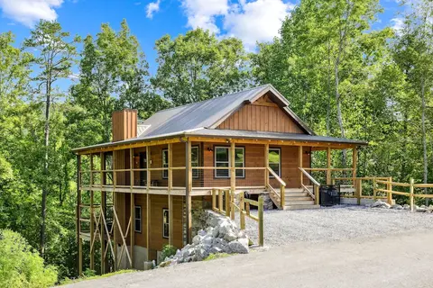 Antler Ridge 3 Bedroom Cabin by RedAwning