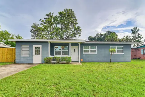 Charming Seminole Home w/ Patio: 6 Mi to Beaches!