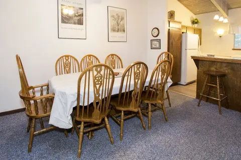Mammoth Estates - 4 Seasons of Beauty w/ Amenities!
