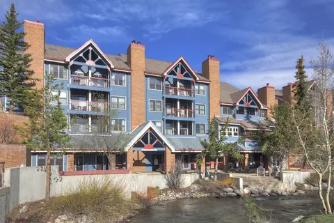 Bright 2br 2ba - Steps To Vibrant Main Street + Ski-to-town 2 Bedroom Condo by RedAwning
