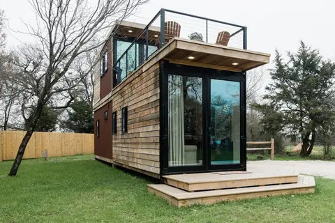 The Oaks Helm Model Container Home 12 min to Magnolia Market