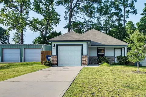 Lake Conroe Home w/ Yard: Half-mi to Boating!