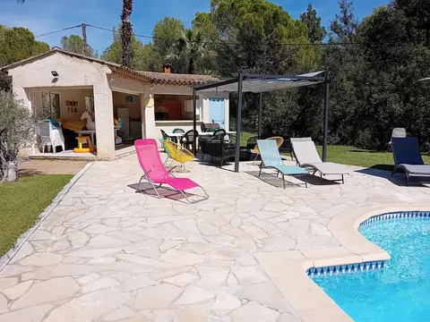 Beautiful Holiday Home With Garden