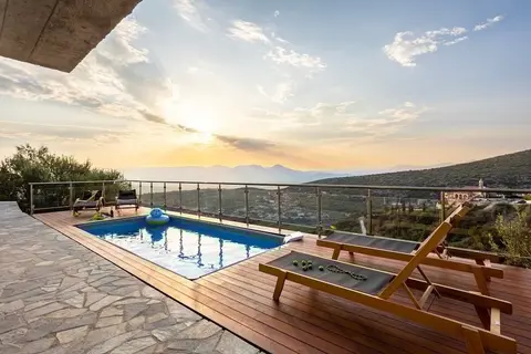 Martinia Pool Escape - Tragos Panoramic Views