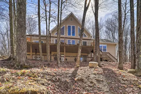 Beech Mountain Family Cabin w/ Hot Tub & Deck