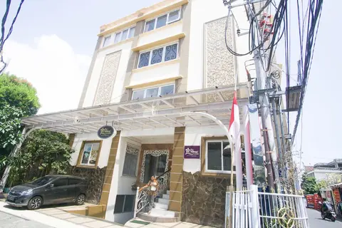 RedDoorz Plus near Discovery Shopping Mall Bali