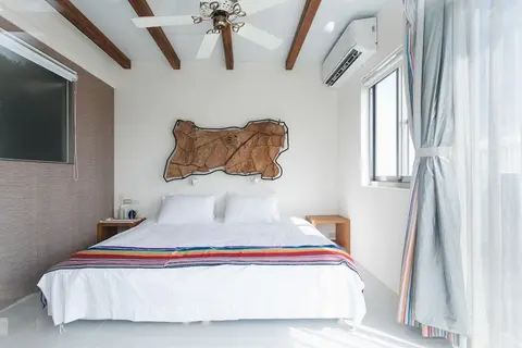 LowPressure restaurant & surf guesthouse
