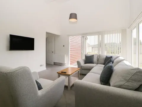 Harcombe House Bungalow 5