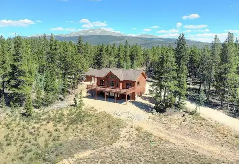 Four Seasons Lodge Views of 3 Peaks Hot Tub Immaculate 2 Year old Home
