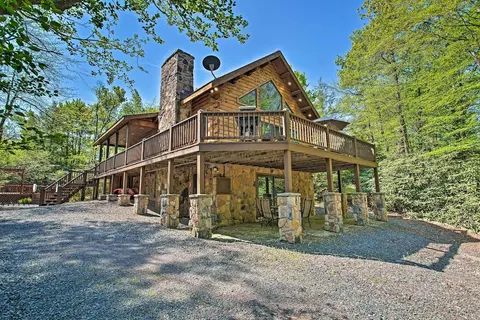 Fire Pit & Hot Tub: Poconos Family Cabin!