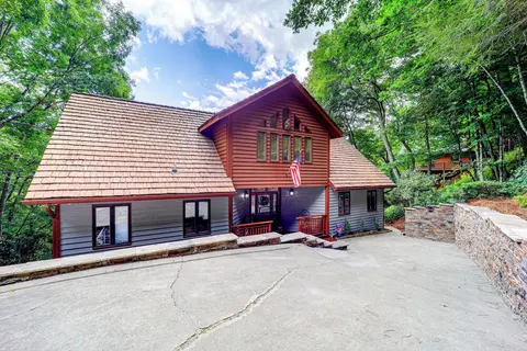 Spacious Home w/ Deck: 1 Mi to Otter Falls!