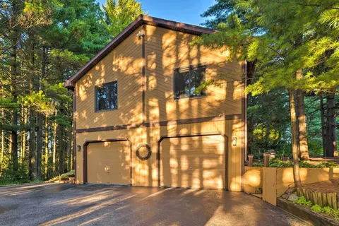 Lake Geneva Getaway w/ Fire Pit: Near Golf