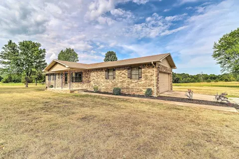 Charming Mountain Home Getaway w/ Gas Grill!