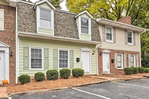 Charming Southern Pines Abode - Walk to Dtwn!