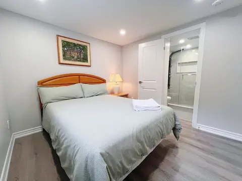 Cozy & Modern Ensuite Basement Rooms - Steps to Subway & Downsview Rogers Stadium