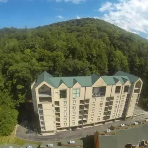 Newly Renovated Downtown Gatlinburg Condo Pool