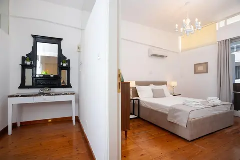 1-80 Collection Apt 301