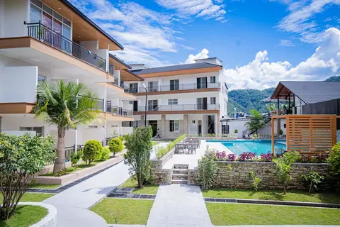 Majestic Lakefront Hotel & Suites