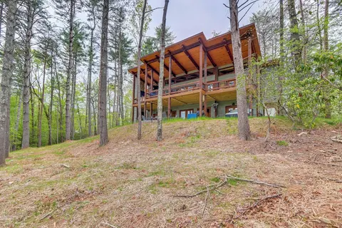 Blue Ridge Cabin w/ Hot Tub, Deck & Mountain Views