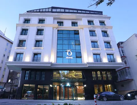 Q Hotel